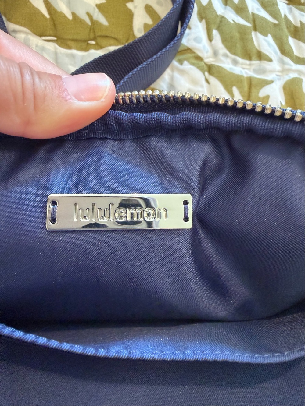Lululemon Crossbody Camera Bag 2L - Picture 3 of 8